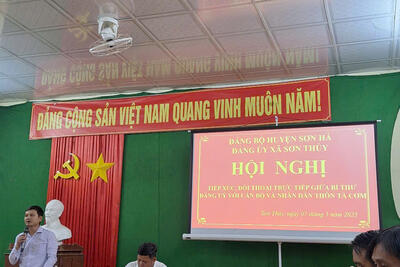 Bí thư Đảng ủy xã Sơn Thủy đối thoại trực tiếp với nhân dân Thôn Tà Cơm năm 2025